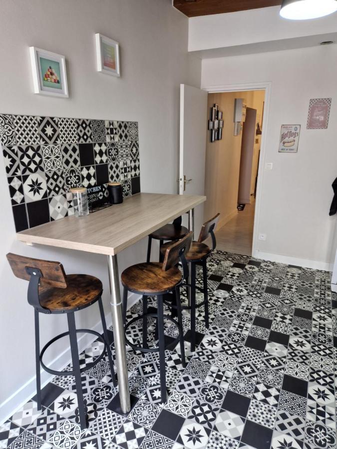 Le Saint Jean Et Son Parking Privee Apartamento Blois Exterior foto
