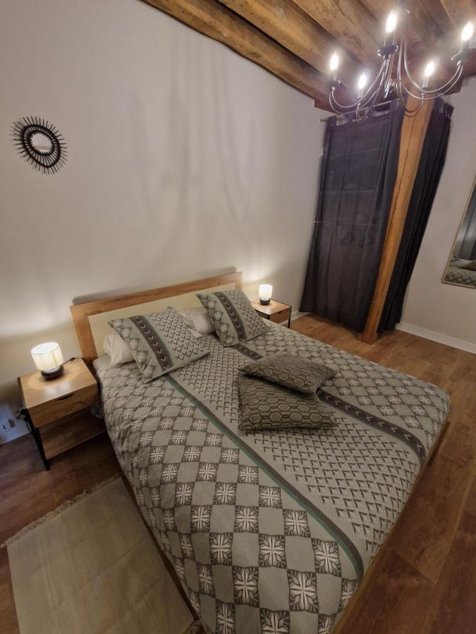 Le Saint Jean Et Son Parking Privee Apartamento Blois Exterior foto