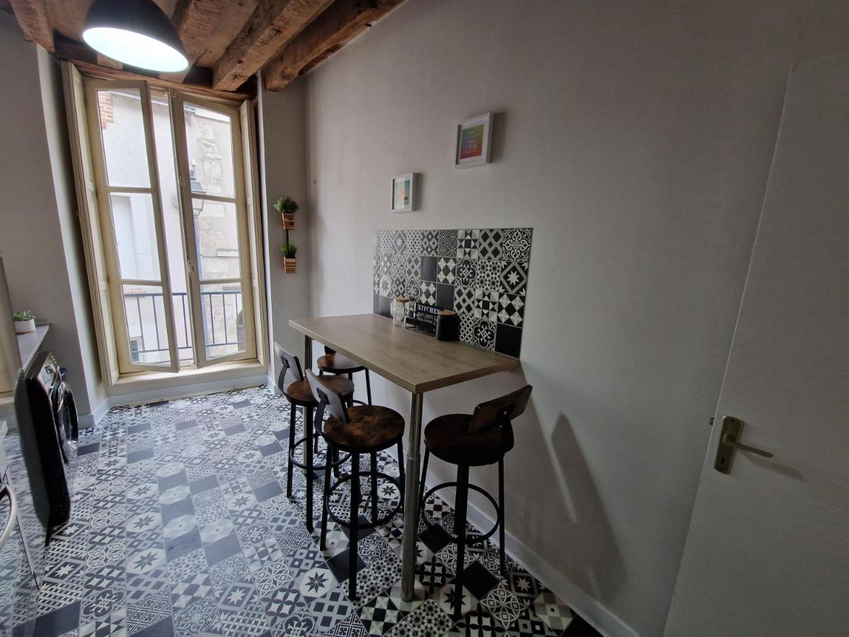 Le Saint Jean Et Son Parking Privee Apartamento Blois Exterior foto